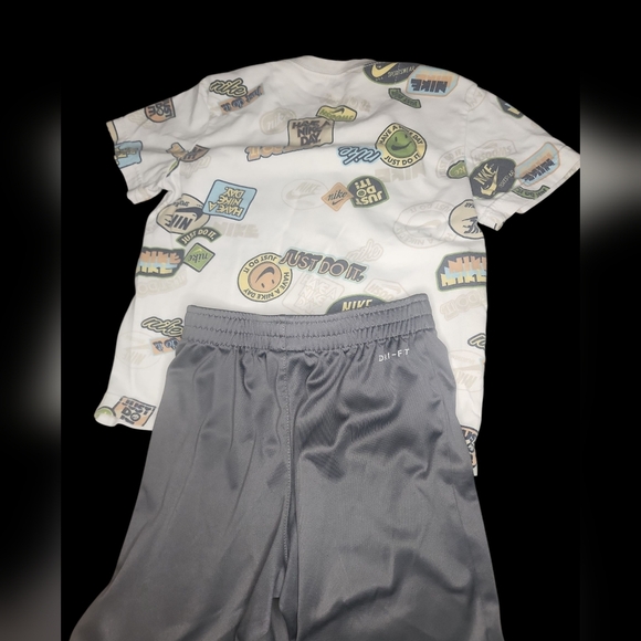 Nike Size 7 White Tee with Graphic Designs and Gray Dri Fit Nike Shorts 6/M - Picture 5 of 6